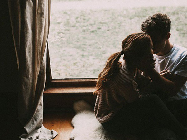 'Đường đi' không quá xa của cặp tình nhân quấn nhau như sam đến đôi vợ chồng không còn muốn 'đụng' vào nhau