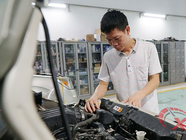 Quên đổ nước làm mát, mất toi 13 triệu sửa ô tô