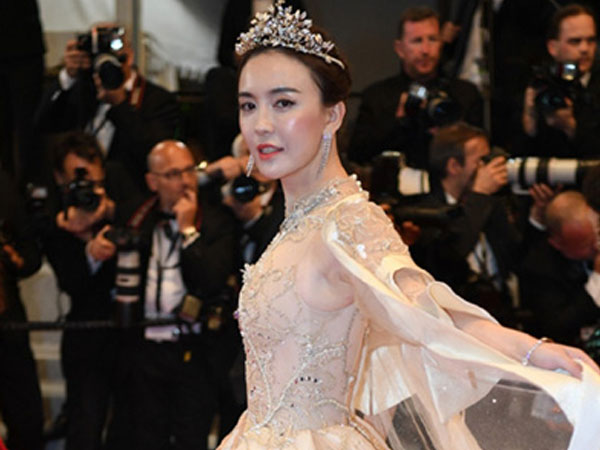 Sao 'Tiếu ngạo giang hồ' hối hận vì mua vé lên thảm đỏ Cannes