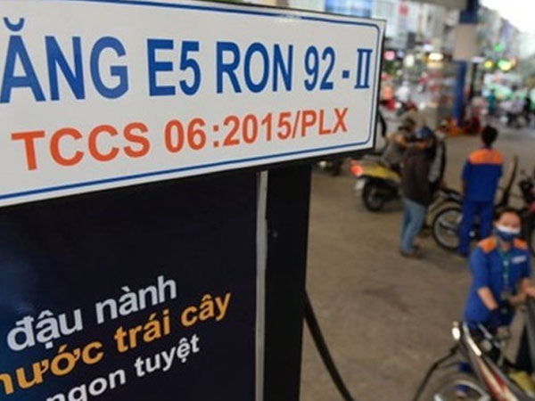 Xăng E5 ế nặng: Dân chê, Bộ muốn 'giải cứu'