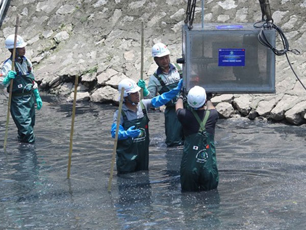 Sông Tô Lịch có thể hồi sinh bởi công nghệ Nhật khi 150.000m3 nước thải đổ vào hàng ngày?