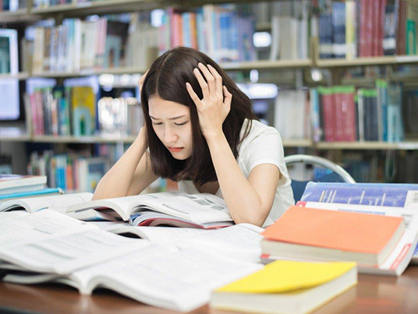 Vùi đầu vào công việc, giới trẻ Hong Kong thấy tội lỗi khi nghỉ ngơi
