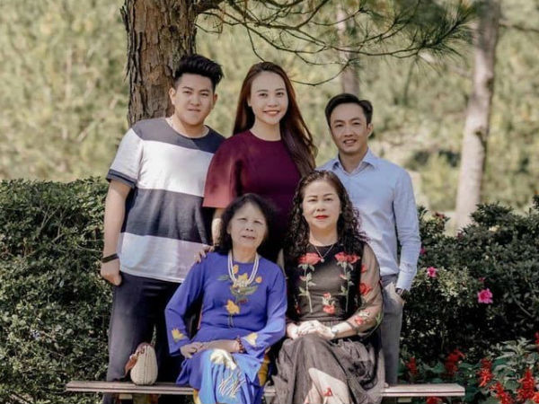 Điều mà Cường Đô La chưa bao giờ làm với mẹ Hà Hồ nhưng lại thường xuyên làm với mẹ Đàm Thu Trang