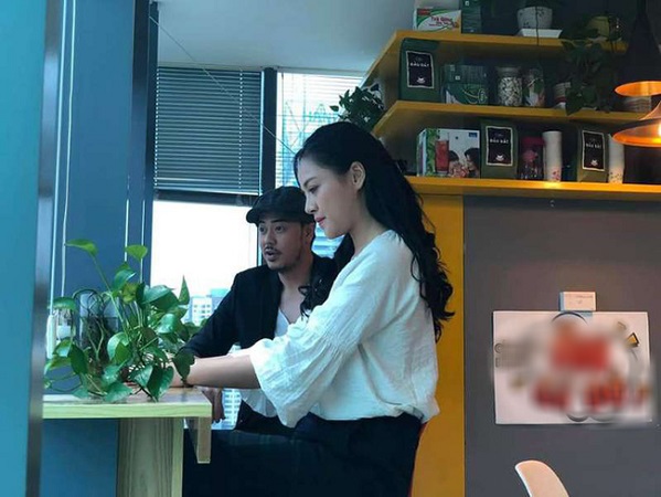 Động trời: Huệ 'đánh lẻ' hẹn hò với bố của bạn thân em gái mình trong Về Nhà Đi Con