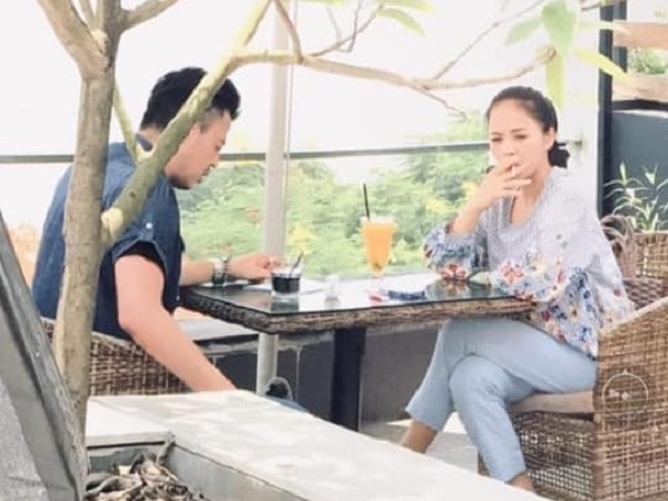 Lộ ảnh Thu Quỳnh phì phèo điếu thuốc cạnh Tuấn Tú, My Sói sắp 'nhập' chị Huệ (Về Nhà Đi Con) thật rồi!