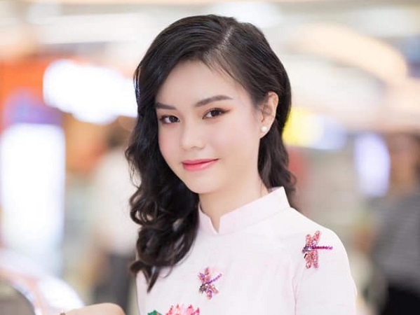 Mẹ diễn viên 13 tuổi đóng phim 18+: Sao các bạn cứ 'xâu xé' con tôi?