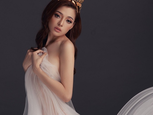 Mỹ nhân 20 tuổi vừa đăng quang Hoa hậu đã bị 'khui' ảnh nude táo bạo