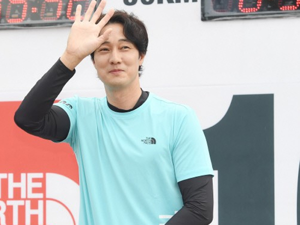 So Ji Sub lần đầu xuất hiện sau tin hẹn hò mỹ nhân kém 17 tuổi: Biểu cảm nói lên tất cả!