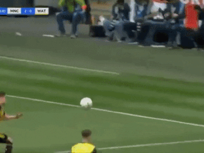 Sterling lên tiếng xin lỗi sau tình huống 'cướp trắng' bàn thắng của Gabriel Jesus