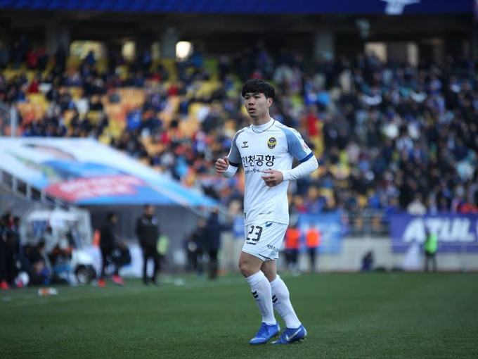 Công Phượng thi đấu 15 phút, Incheon United tiếp tục thua trận và xếp bét bảng sau lượt đi