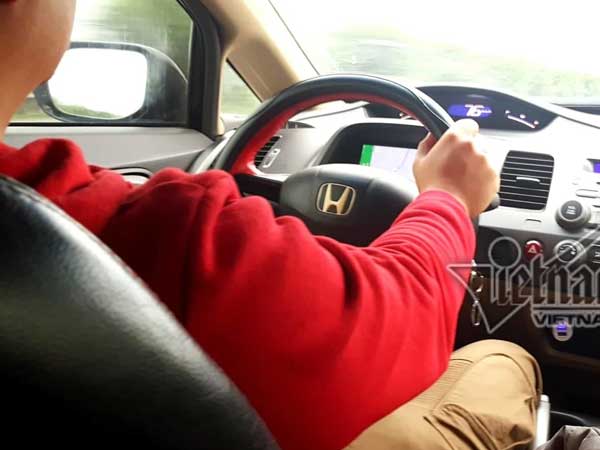 10 năm làm 'phi công trẻ' cho đại gia lớn tuổi, nam trưởng phòng ôm hận