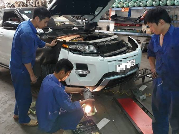 Khách khốn khổ chờ sửa xe, garace bội thu trăm triệu/ngày