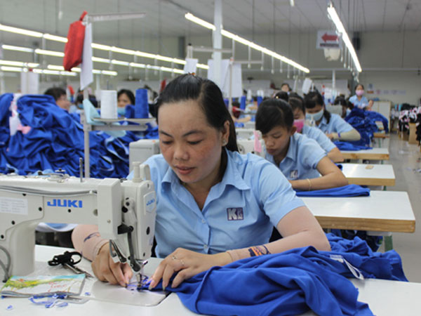 Làm thêm 400 giờ/năm, lương tính theo cách này người lao động bớt buồn