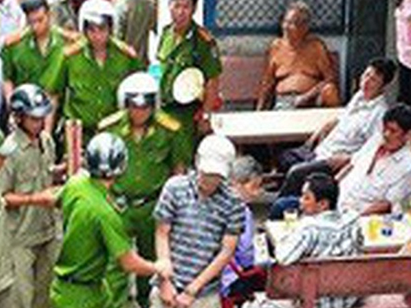 Đòi 'bồi dưỡng', một cán bộ trật tự đô thị giả bị bắt