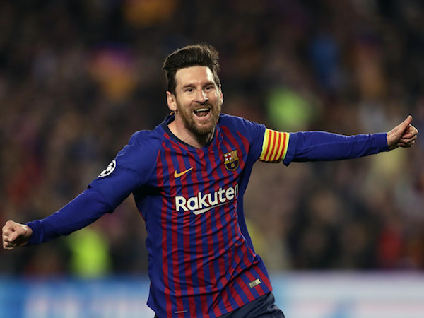 Messi cân bằng chuỗi ghi bàn khó tin của Ronaldo