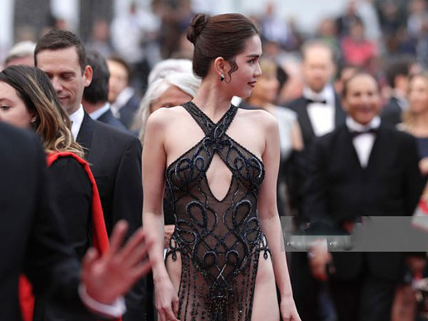 Ngọc Trinh 'kinh doanh' thứ gì ở Cannes?