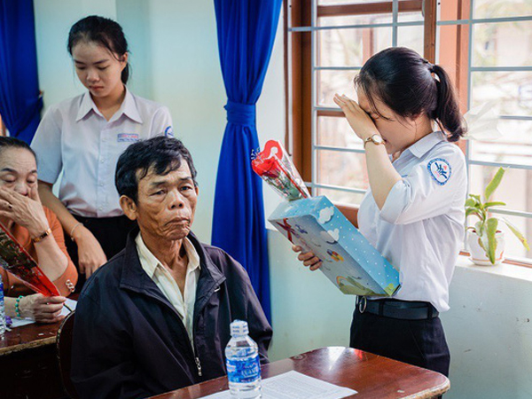 Ảnh kỷ yếu rơi nước mắt của học sinh Vũng Tàu