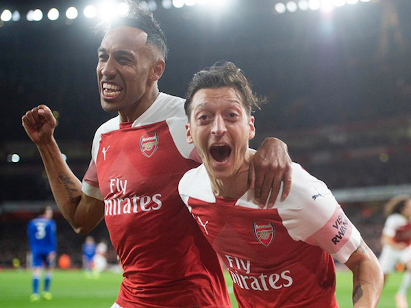 Arsenal cảnh báo 'nóng', Aubameyang và Ozil bị bán tháo
