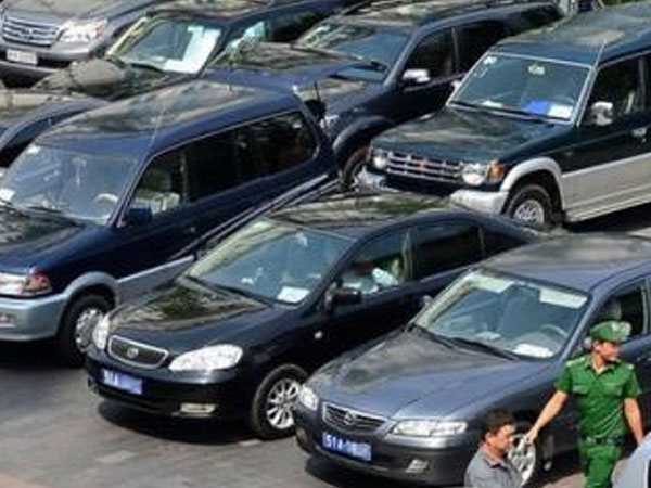 Chính phủ muốn giảm một nửa xe công vào năm 2020