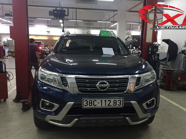 Đổ 60 lít dầu, bán tải Nissan Navara chết luôn máy