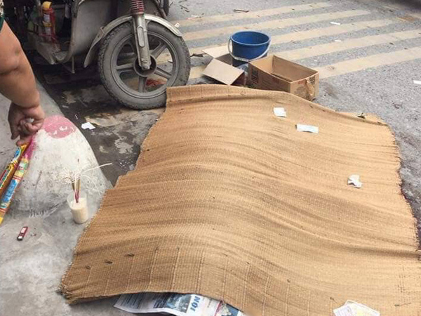 Hà Nội: Người đàn ông chạy xe máy bị xe ba gác mất phanh đè trúng, tử vong tại chỗ