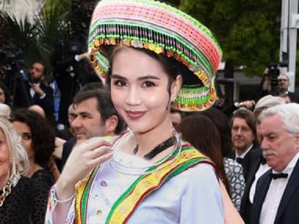 Ngọc Trinh nói gì khi bị cư dân mạng chế ảnh 'mặc thêm đồ' cho bộ cánh gây sốc ở Cannes?