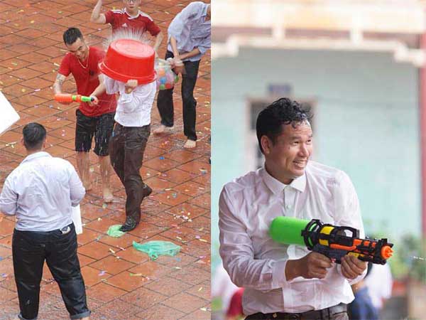 Nhìn 'thầy giáo nhà người ta' chịu chơi, chấp nhận bị đổ nước khăp người để 'quẩy' với học trò ngày bế giảng thế này, bạn có ghen tị không?