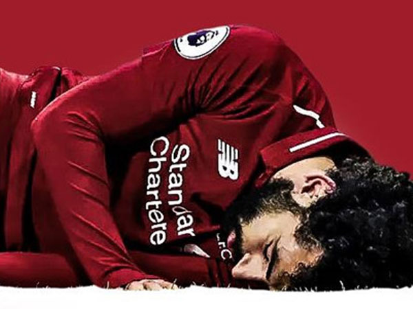 Video: Salah ngủ dưới sàn trên chuyến bay dự chung kết cúp châu Âu