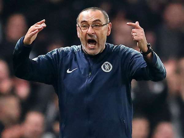 HLV Sarri 'dọa' rời Chelsea trước chung kết Europa League