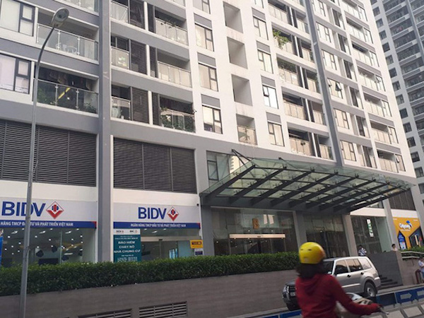 Nạn nhân bị người đàn ông ngoại quốc sàm sỡ trong thang máy chung cư ở Hà Nội là 1 phụ nữ và 1 bé gái