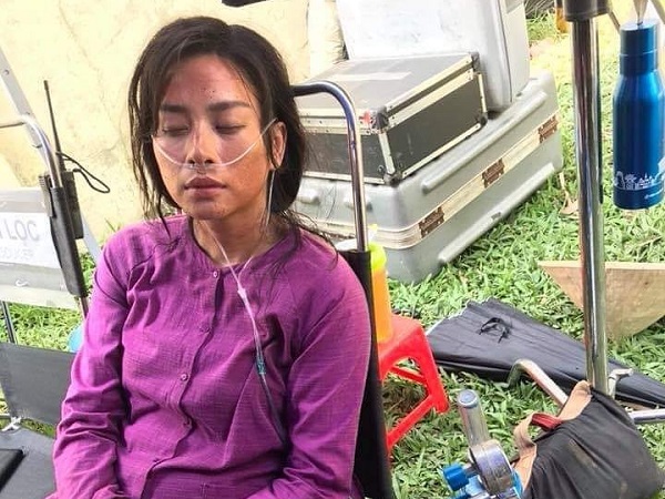 Ngô Thanh Vân ôm bình oxy đến thở trên phim trường Hai Phượng để tiết kiệm chi phí