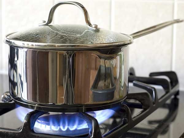 Nhân viên bán ga sẽ không 'hé răng' cho bạn biết: Mẹo giảm 50% lượng gas khi nấu ăn chỉ với 1 nút này
