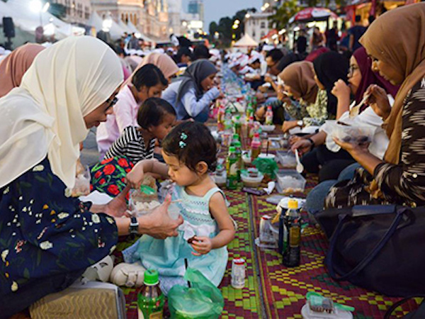 Giới chức ở Malaysia cải trang đi bắt người 'không nhịn ăn' trong tháng Ramadan