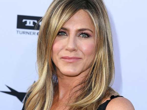 Jennifer Aniston chi hơn 1 triệu USD phẫu thuật thẩm mỹ để quay trở lại bên chồng cũ Brad Pitt?