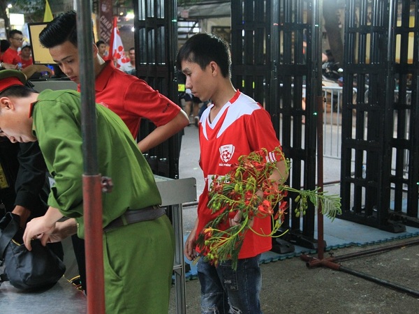 Sân Hàng Đẫy thiết lập hàng rào an ninh nghiêm ngặt cho trận Viettel - Hải Phòng