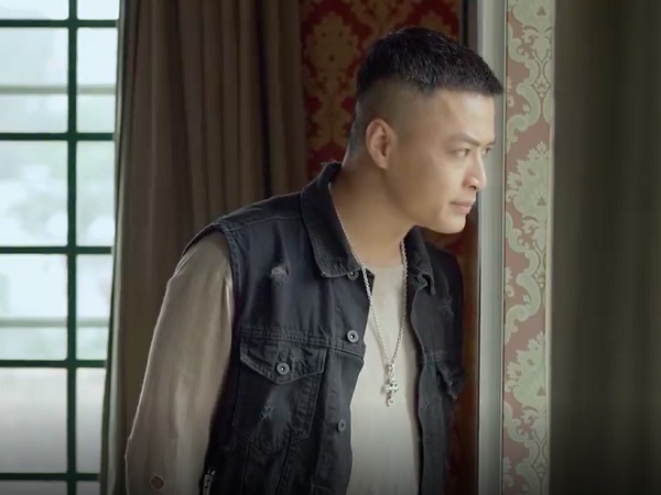 'Sạn khó nuốt' phim Mê Cung: Khánh 'tẩy trắng' lý lịch, đang từ cảnh sát trở thành tên trùm két tiếng Tây Bắc?!