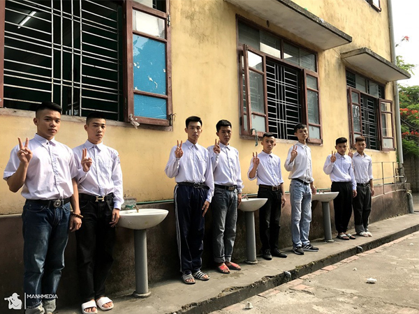 Bộ ảnh đơ có đẳng cấp, tạo dáng trăm kiểu như một trước khi ra trường của hội bạn thân nhận về bão like
