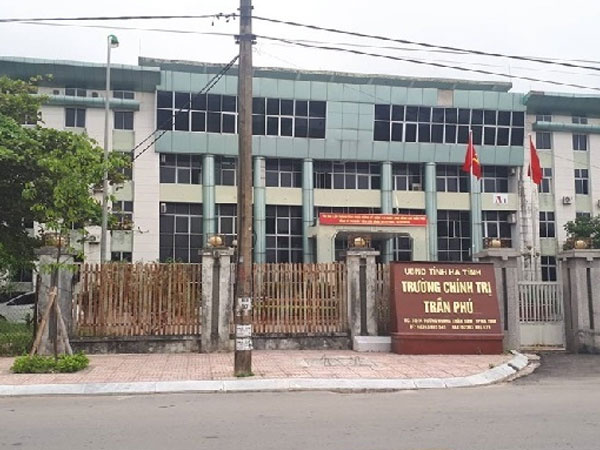 Đăng Facebook sai sự thật, Phó bí thư Trường chính trị ở Hà Tĩnh mất chức