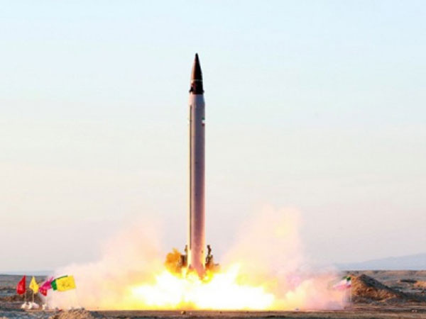 Iran doạ đánh chìm tàu chiến Mỹ bằng 'vũ khí bí mật'