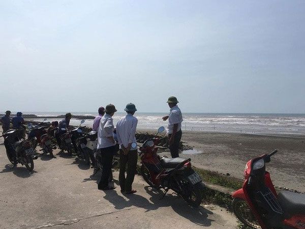 Tá hỏa phát hiện thi thể người đàn ông mất đầu ở bờ biển Nam Định