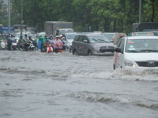 Chủ siêu máy bơm xin giải cứu phần còn lại của 'rốn ngập' Nguyễn Hữu Cảnh