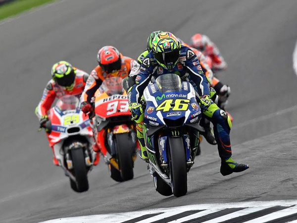 Hệ thống phanh trên những chiếc superbike Moto GP khác gì môtô thường?