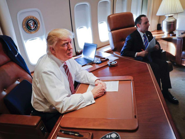 'Như bị giam cầm' - trải nghiệm trên chiếc Air Force One của TT Trump