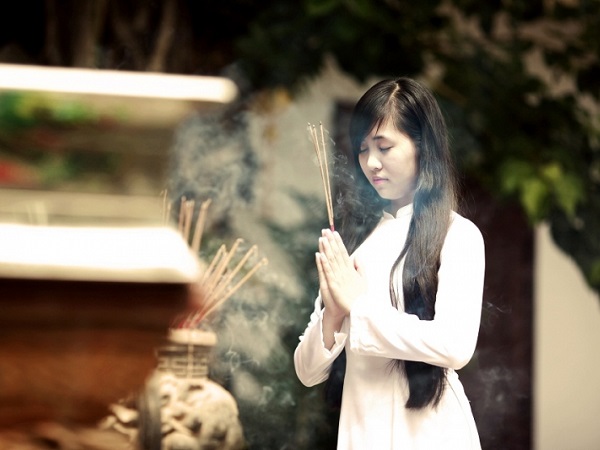 Những điều tối kỵ khi đi chùa nhất định bạn phải nhớ kẻo tài lộc tiêu tan, xui xẻo cả năm