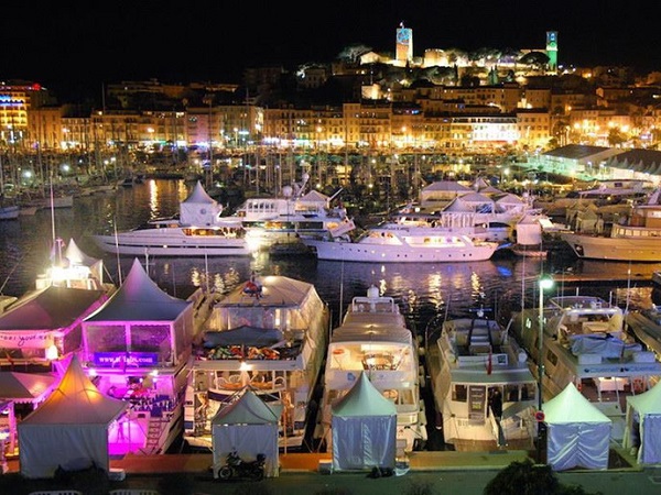 Tiệc tùng ở Cannes - nơi vung tiền để thác loạn với ma túy và gái điếm