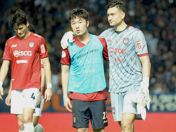 Văn Lâm nói điều đầy ngọt ngào khi gặp Xuân Trường tại Buriram: 'Anh nhớ em quá Trường ơi'