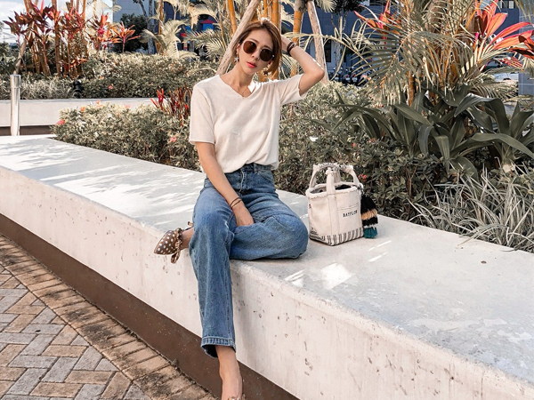 Bảo chứng cho vẻ sành điệu là combo áo phông – quần jeans với 15 ý tưởng diện mãi không biết chán này