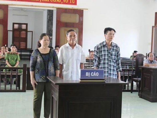 Rút ruột ngân sách hàng tỷ đồng, 3 cán bộ kiểm lâm đổ vào cá độ bóng đá