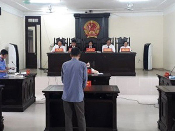 Say rượu, dùng kéo đâm vợ lại giết nhầm con gái