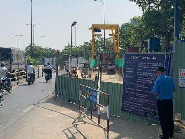 Thực hư chuyện thanh tra giao thông chỉ đứng nhìn lô cốt